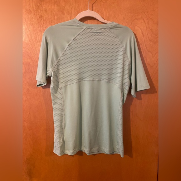 Columbia Sport Wear T Shirt - Picture 3 of 3